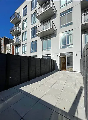 Rented by eRealty Advisors USA Inc | media 9