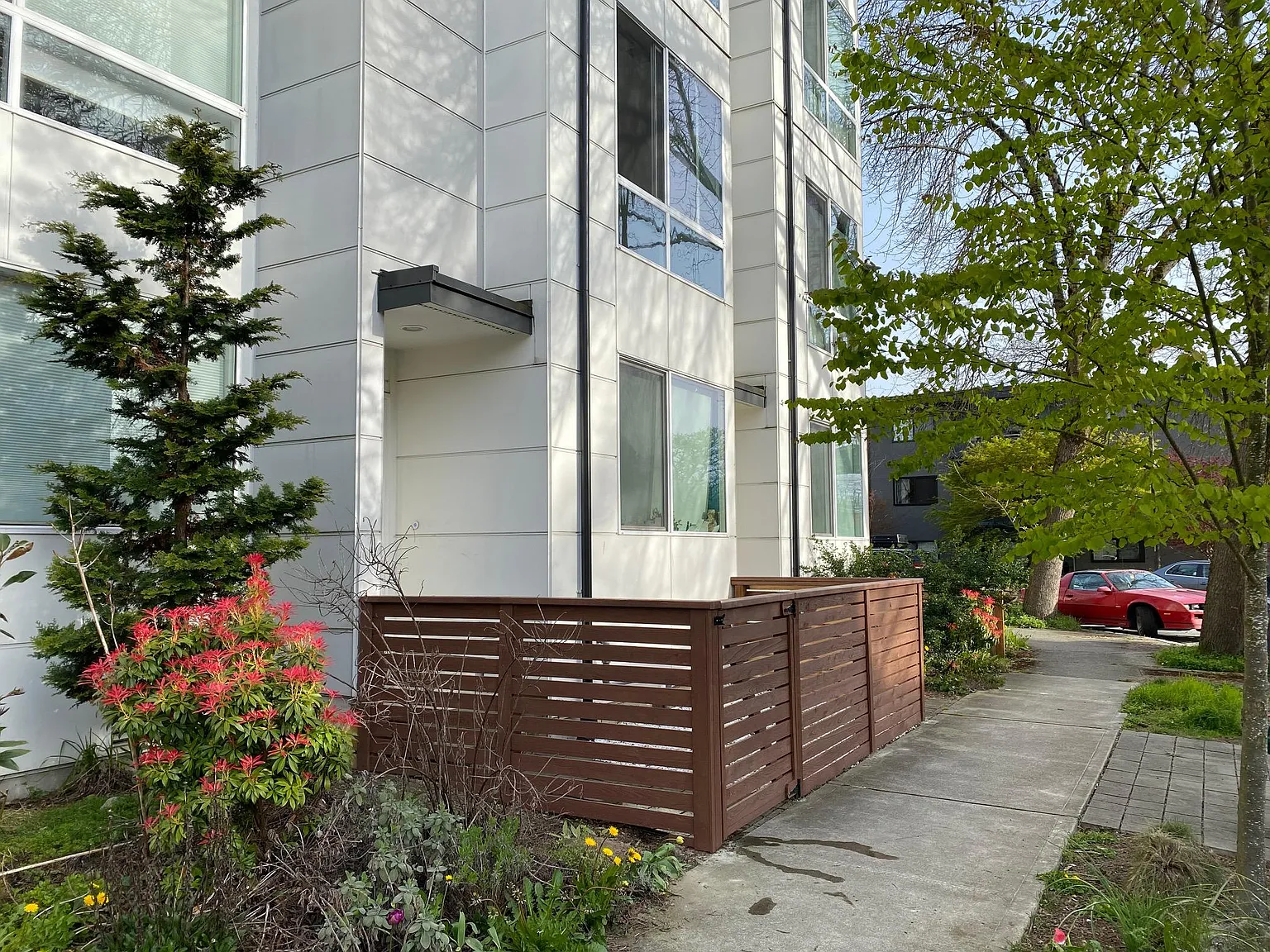 106 22nd Ave S — Photo 3