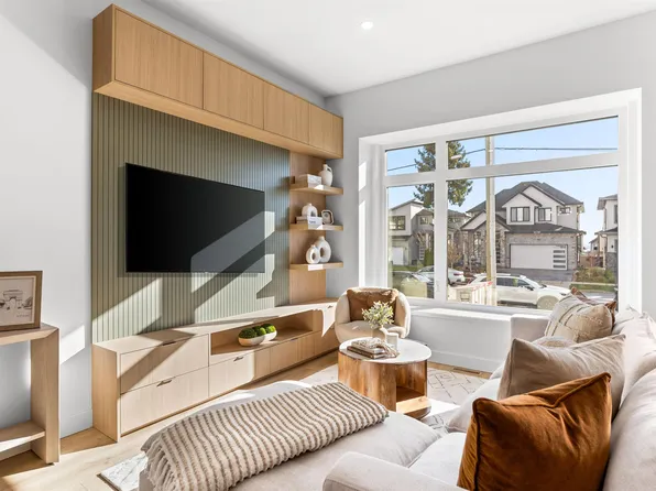 16775 21st Ave #102, Surrey, BC V3Z 1K6