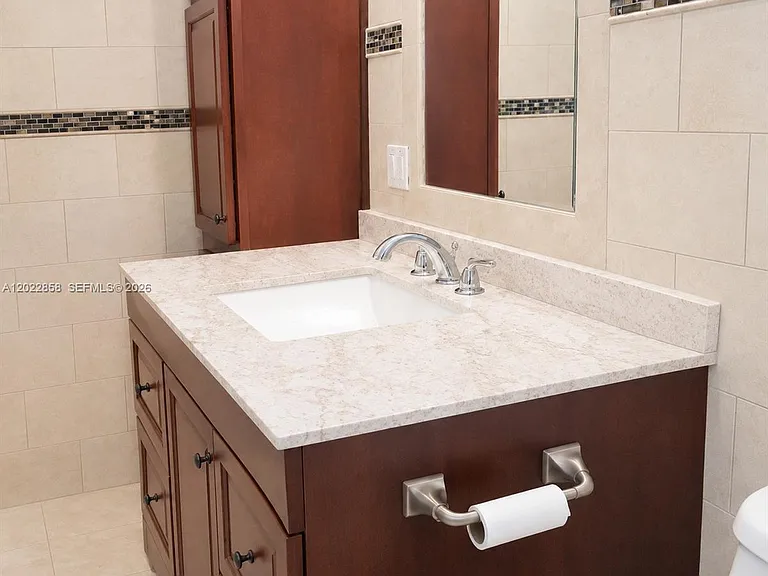 2225 Polk St #1B — Photo 6