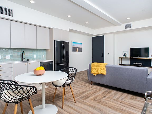3rd image of 470 Nautilus St Suite 207