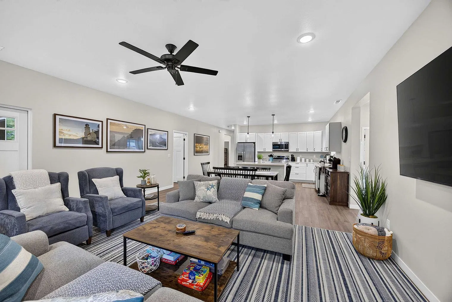 3 bed, 2.0 bath, $7,457 — Photo 1