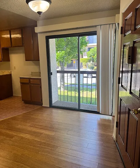 1120 N Maryland Ave #8 — Photo 2