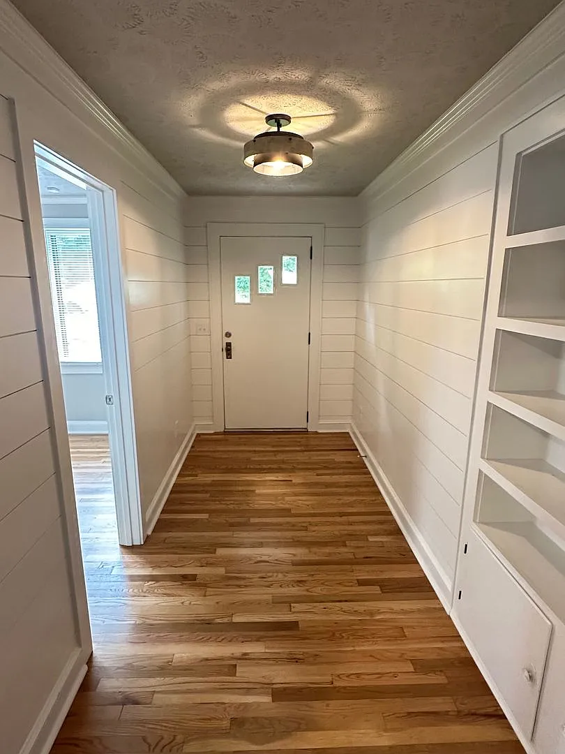 Five Bedroom Home Near UGA — Photo 2