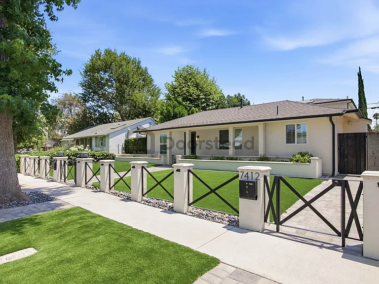 7414 Lasaine Ave — Photo 3