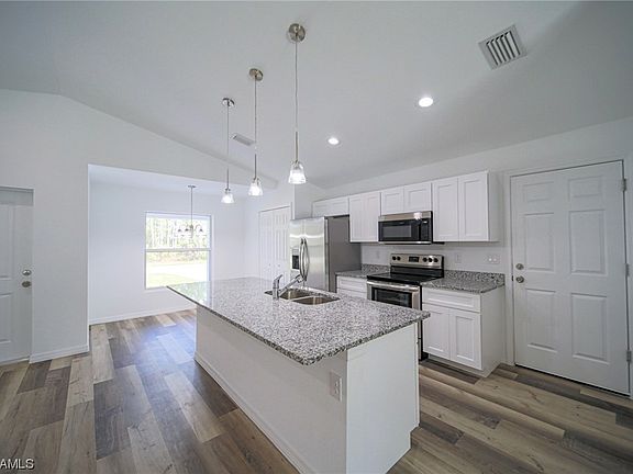 5th image of 133 Sanborn Dr