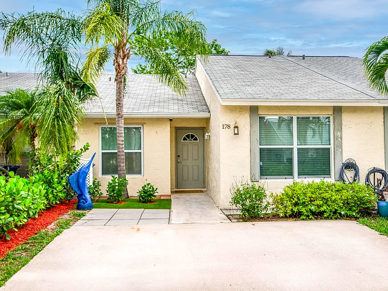 178 Pinewood Ct — Photo 1
