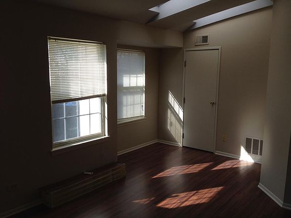 3rd image of 1303 Wyndham Dr APT 208