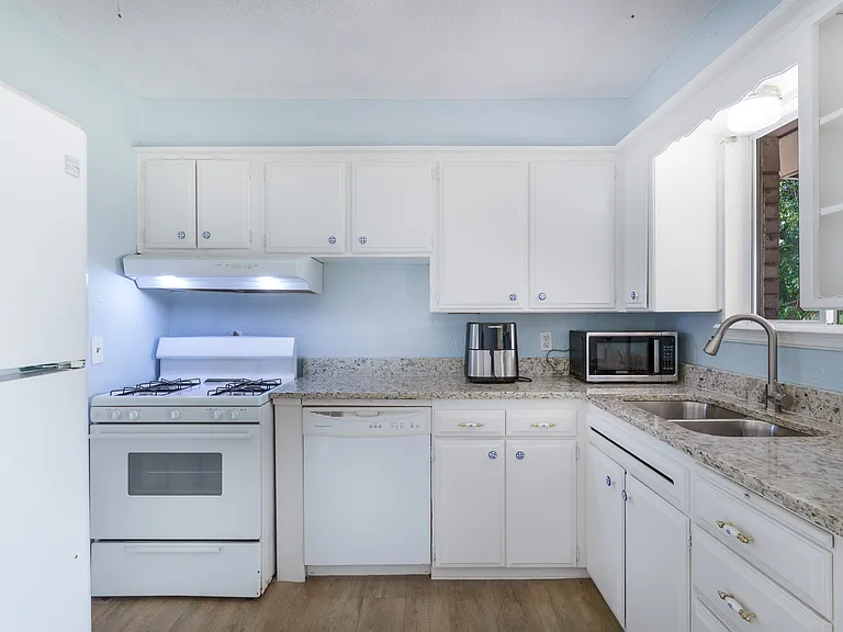 236 S Norman Ave — Photo 9