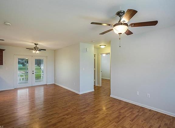4th image of 233 Schoolside Dr