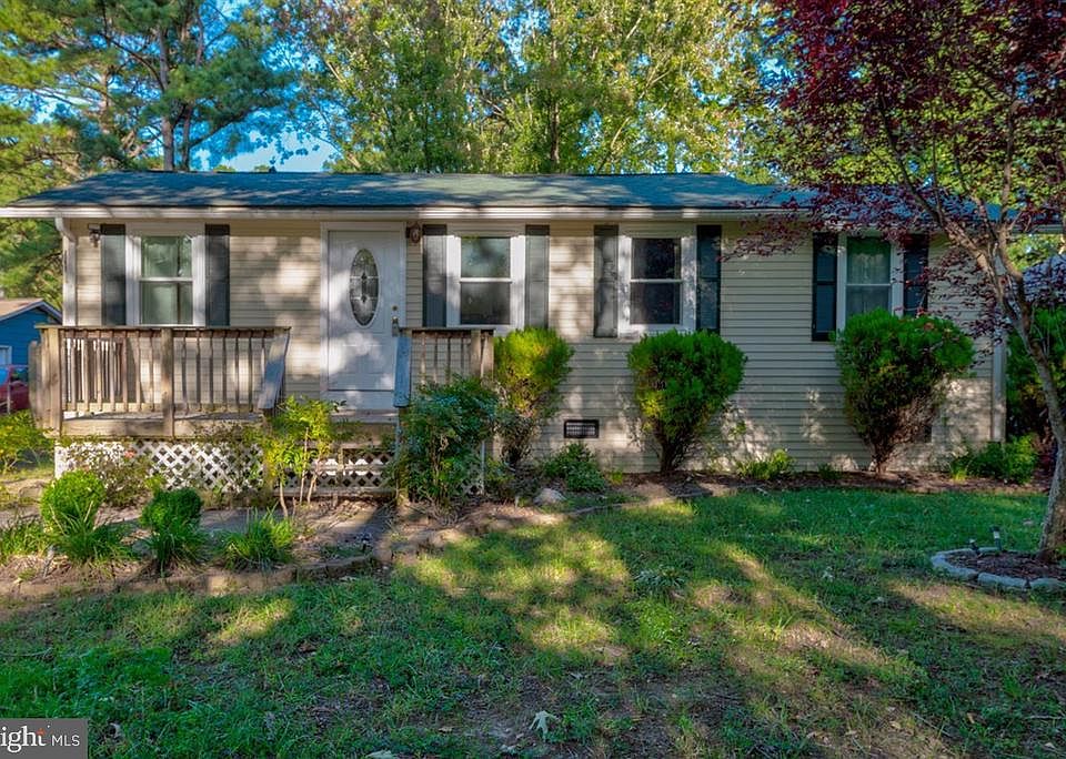 Welcome to 1624 Lakeview Drive!