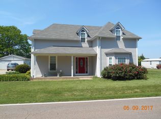 216 W Chestnut St, Puryear, TN 38251