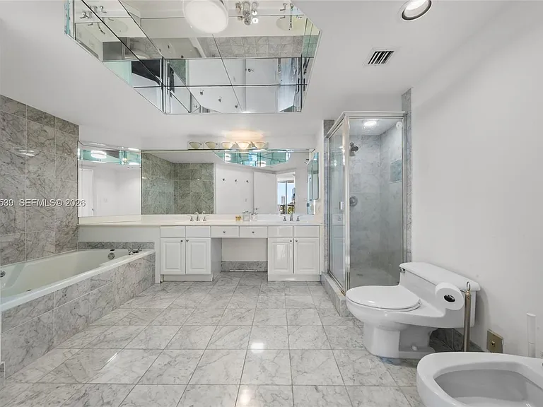 3598 Yacht Club Dr #601 — Photo 23
