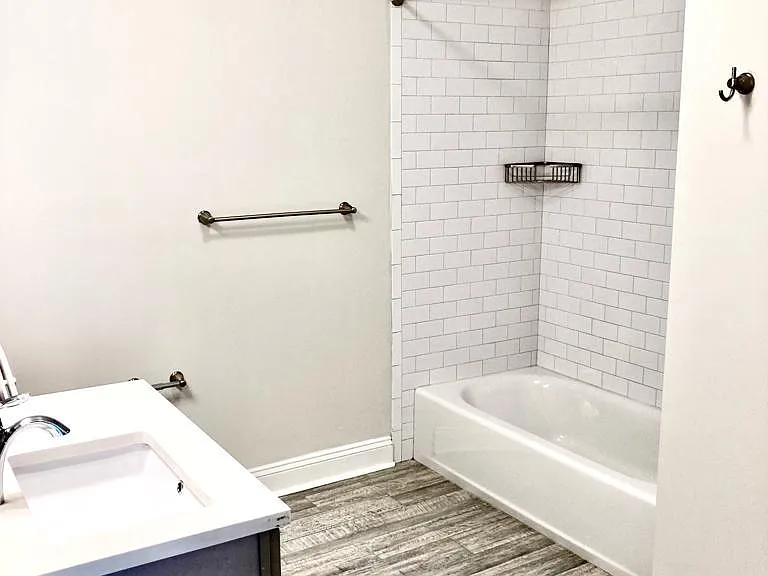 743 Park Ave #204 — Photo 6