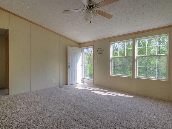 3rd image of 5825 Baton Rouge Rd