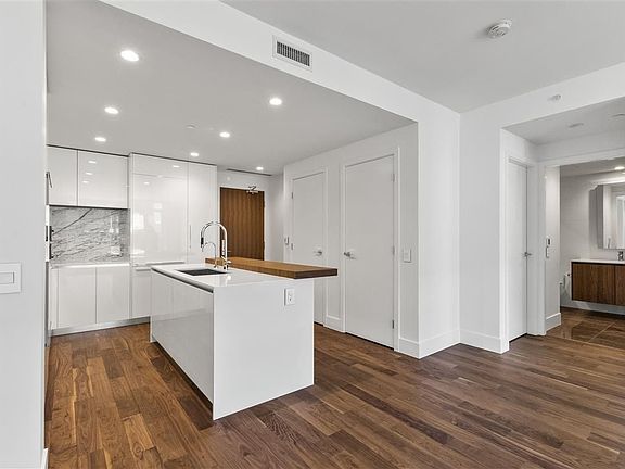 5th image of 389 W 59th Ave #301
