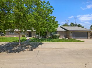 1015 E Palm Dr, Exeter, CA 93221
