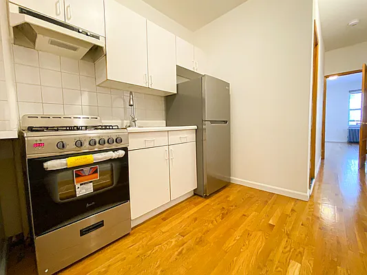 Rented by Sidewalk Realty LLC | media 8