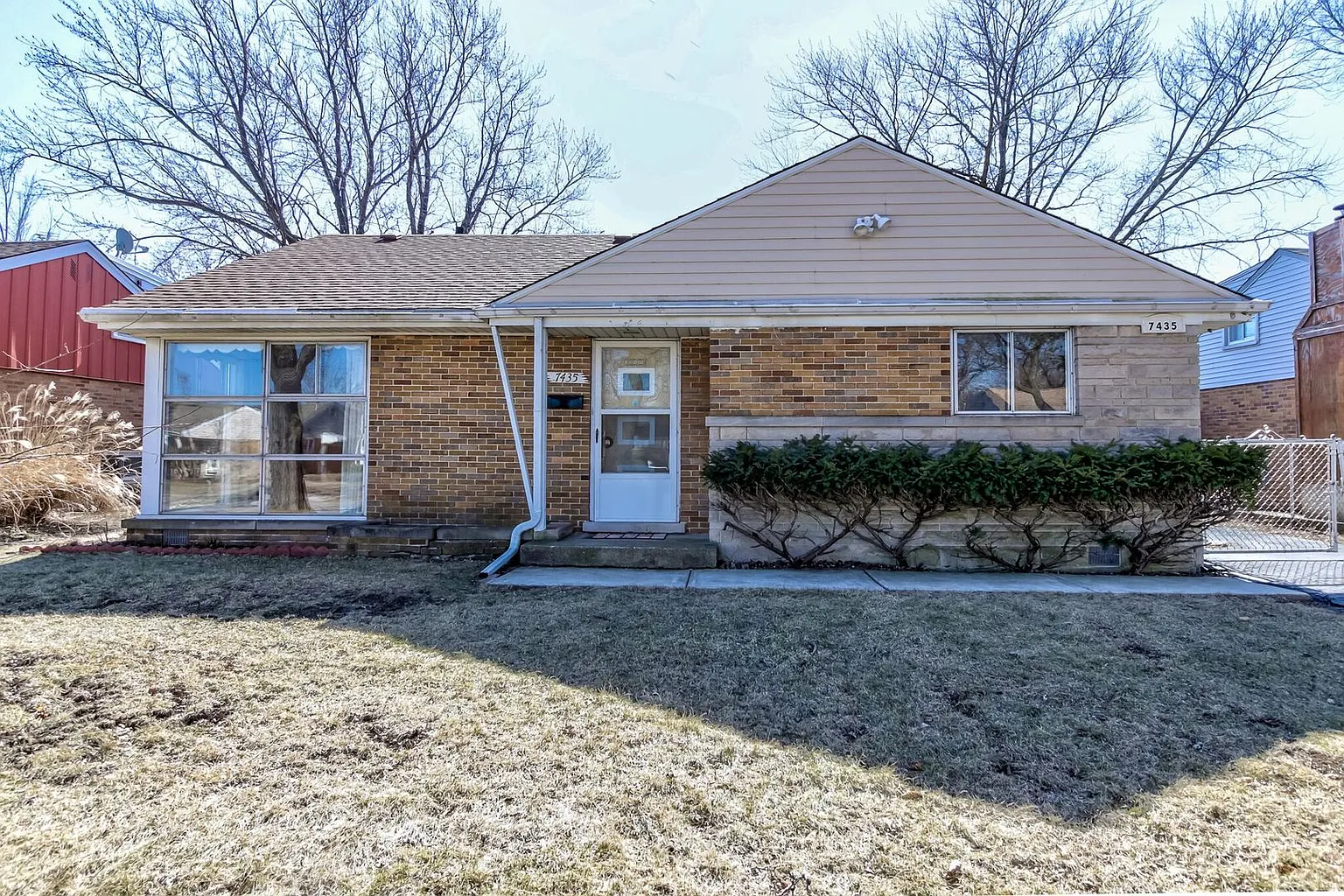 7435 Churchill St photo 1