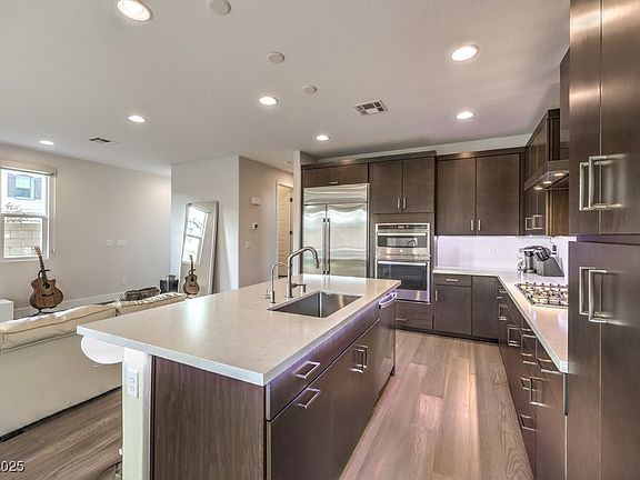 5th image of 10066 Bismuth St