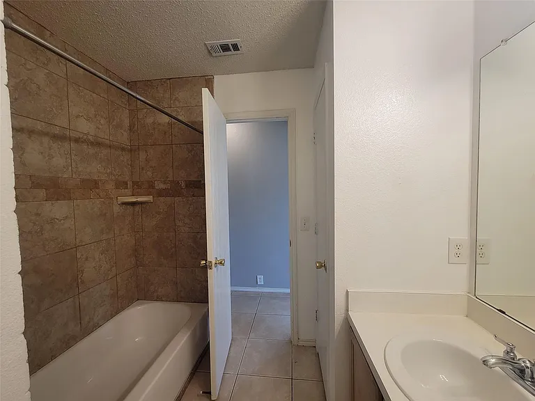 1411 Dundee Dr — Photo 14