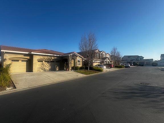 3rd image of 3832 Fenway Cir