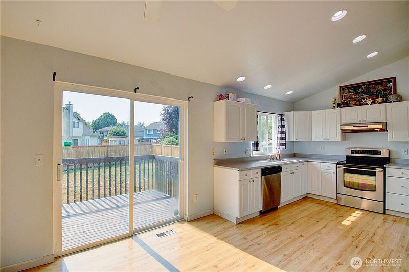 5th image of 15355 Heintz Avenue SE