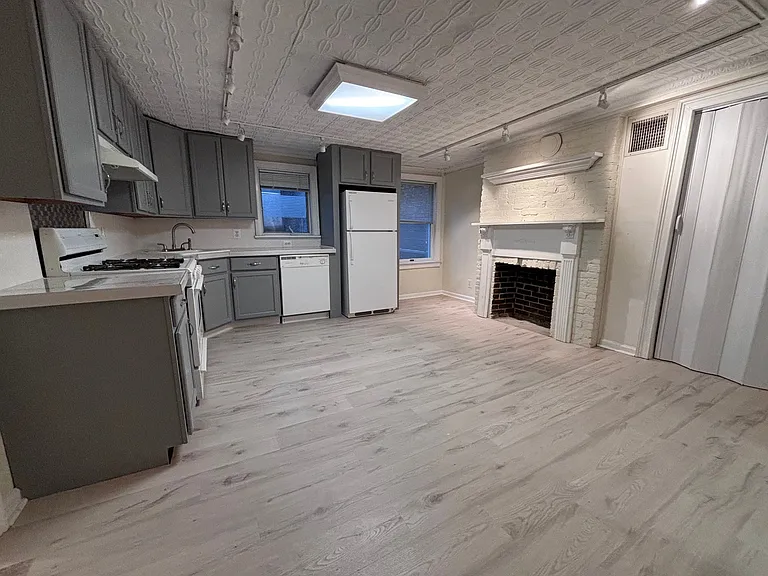 315 Bloomfield St — Photo 3