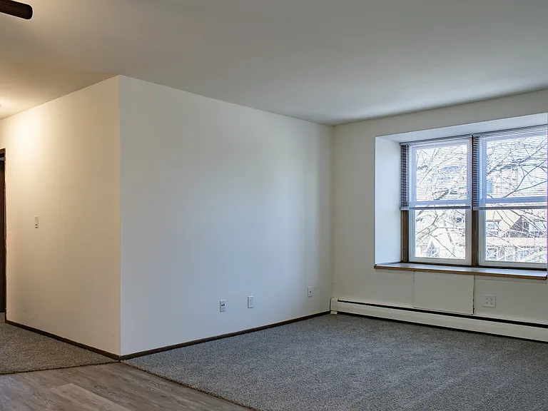 2 Bed / 1 Bath - 1,000 SF - Living Space