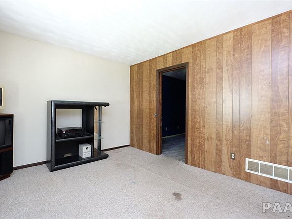 4th image of 5 Cheshire Dr