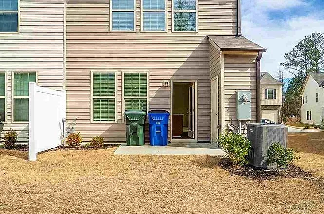 1250 Garden Stone Dr — Photo 2