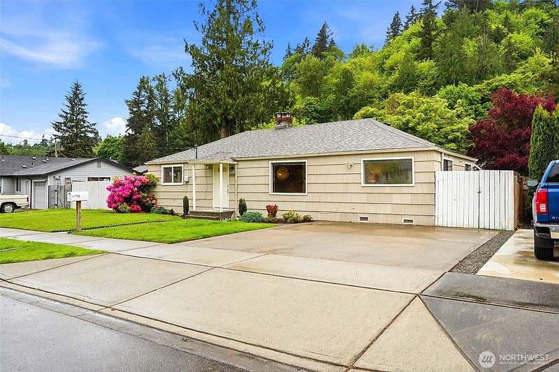 2nd image of 3608 SE 5th Place