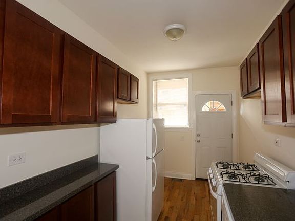 3rd image of 827 W Waveland Ave APT 1N