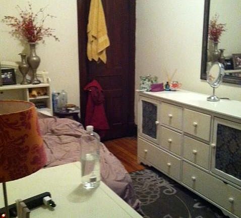 4th image of 907 W Newport Ave #1