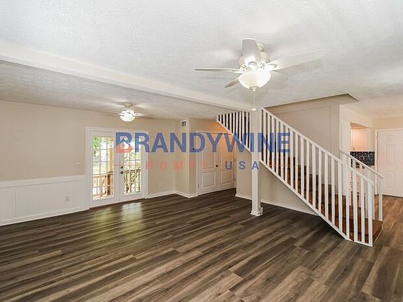 4th image of 1323 Truman Dr