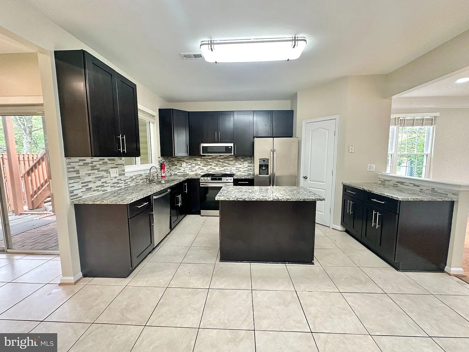 3 bed, 3.5 bath, 2196 sqft, $3,150 — Photo 4