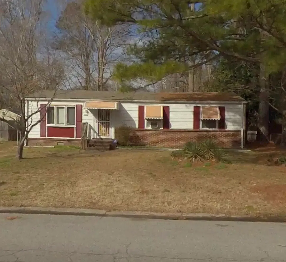 4 bed, 2000 sqft, $1,700 — Photo 1