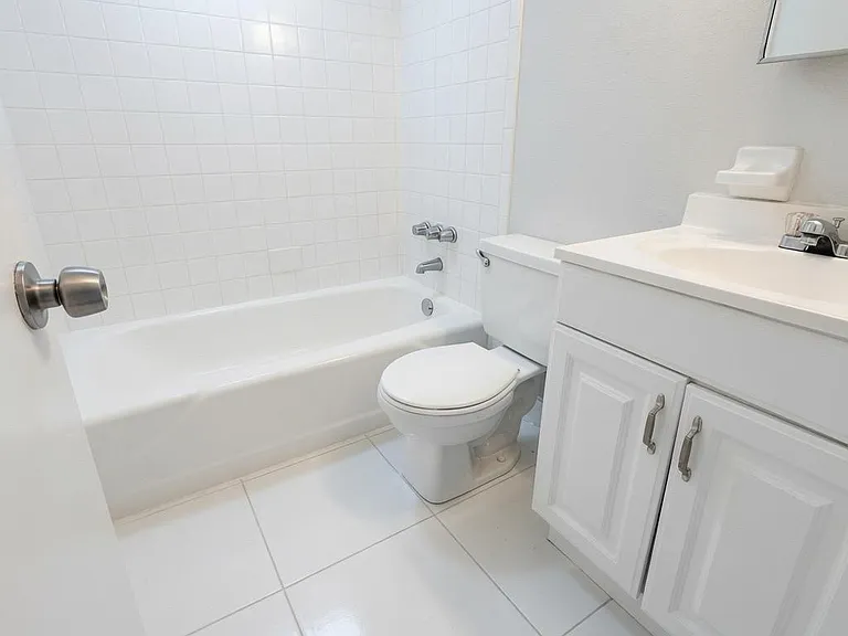 200 Croton Ave #111 — Photo 4