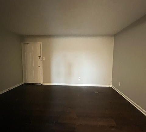 5th image of 208 Lakeshore Dr