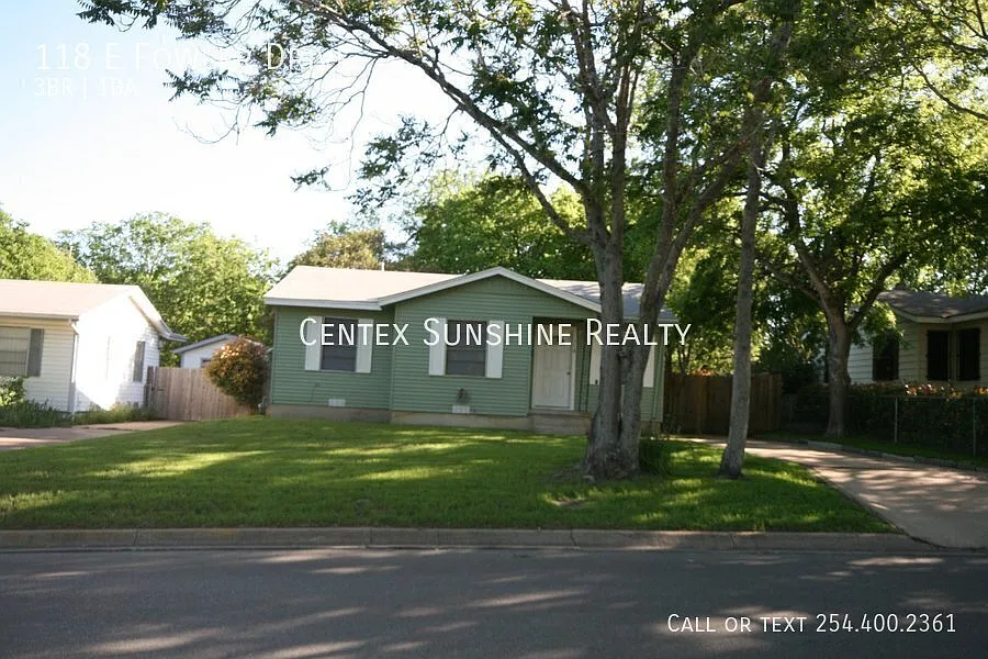118 E Fowler 3Br 1Ba — Photo 2