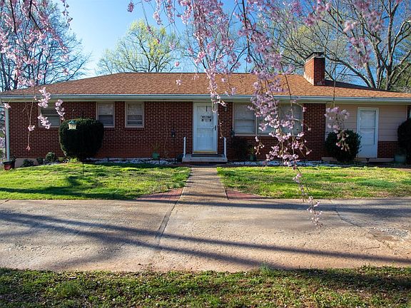 2nd image of 117 Beverly Hills Cir