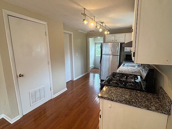 4th image of 115 Whitfield St #1