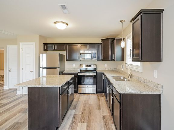 5th image of 255 Dugger Dr