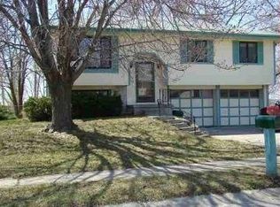 4653 Schroeder Dr, Omaha, NE 68157