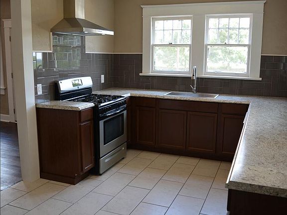 2nd image of 1372 Park Hill Dr