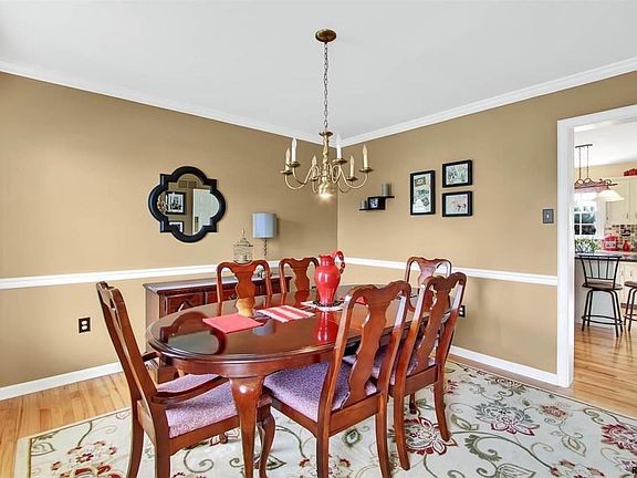 5th image of 17489 Old Farm Ln