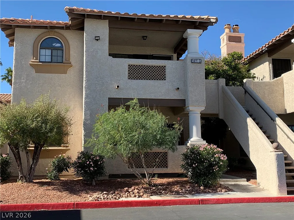 2 bed, 2.0 bath, 1056 sqft, $1,445 — Photo 2