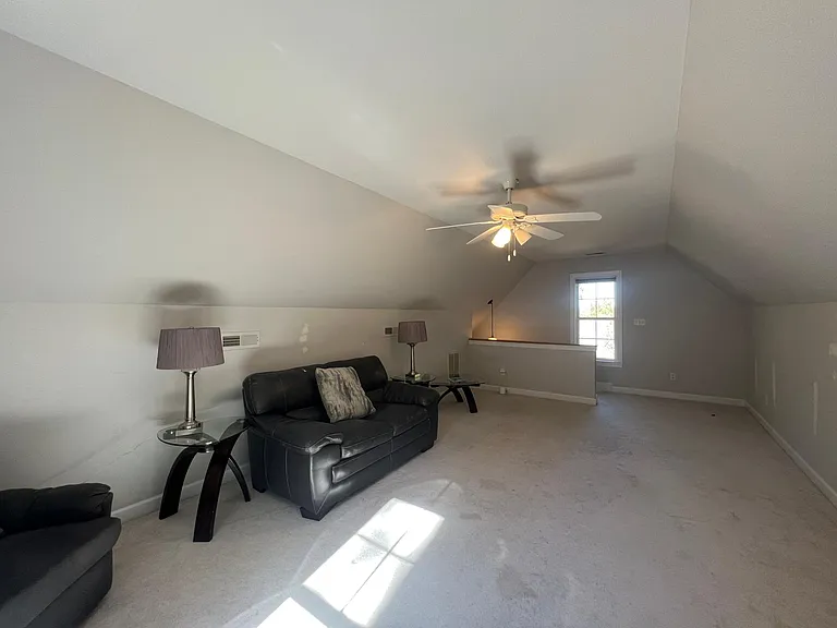 1004 Melville Ln — Photo 14