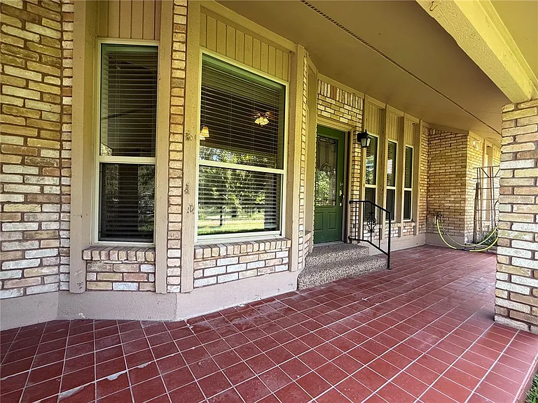 6015 Los Robles Dr #A — Photo 3