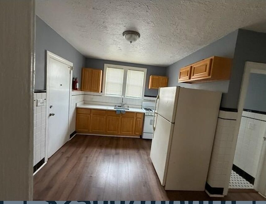 1st image of 565 E Elm St APT 1